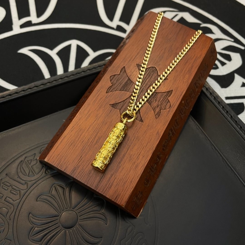 Ch*0me He**ts necklaces